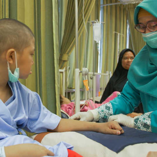 Outreach: Leukemie-patiënt Hazel in het Dr Sardjito Hospital in Indonesië